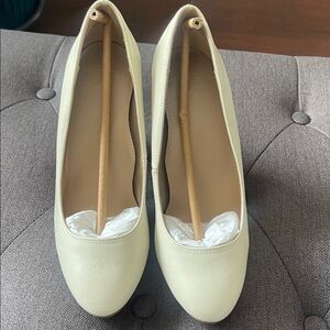 Elegant Cream Women's Shoes